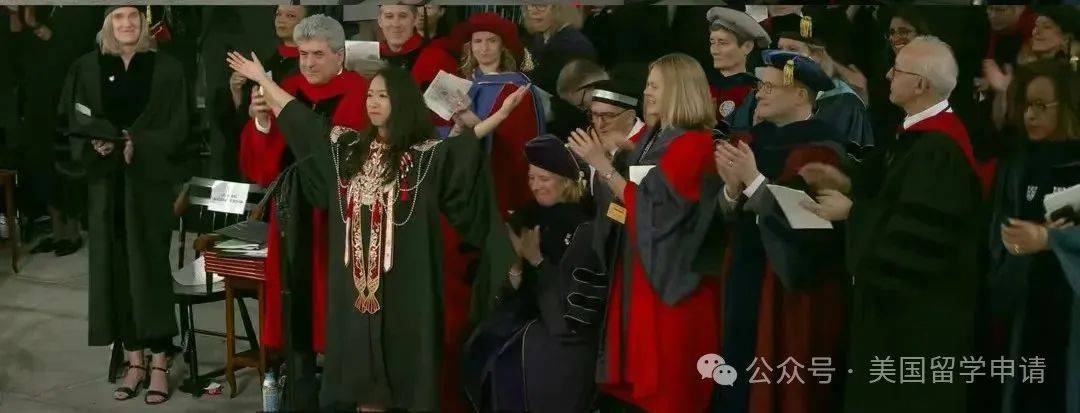 女生蒋雨融来自青岛英高毕业本科就读于杜克震撼全场！史上首位在哈佛毕业演讲的中国(图3)